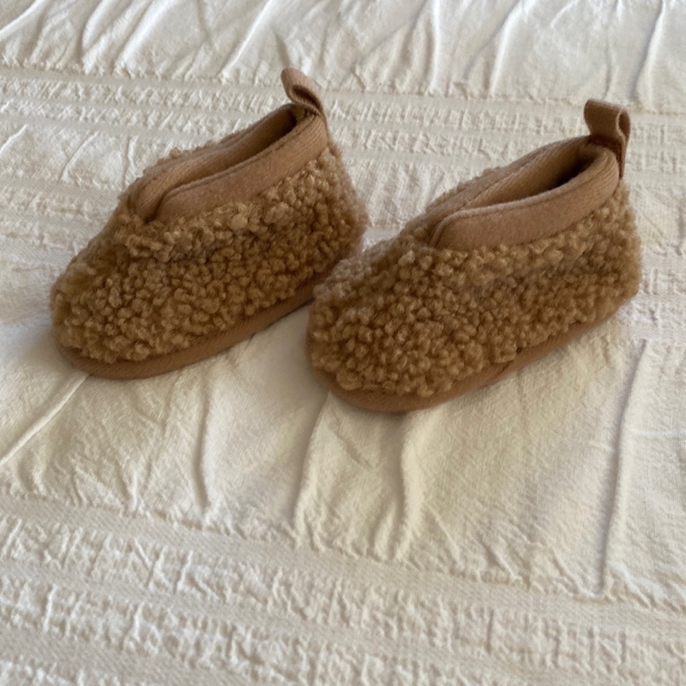 Gap baby shoes